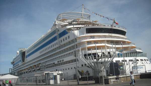 AIDA Luna am Cruise Terminal Ostseekai in Kiel