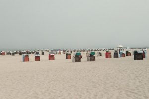 Nebel am Sandstrand von Warnemünde