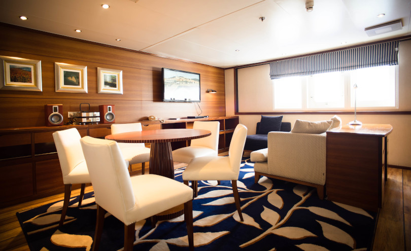 Wohnbereich einer Grand Suite der MS Berlin