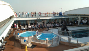 Viel Platz rund um den Pool