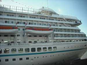 Seitenansicht der MS Artania