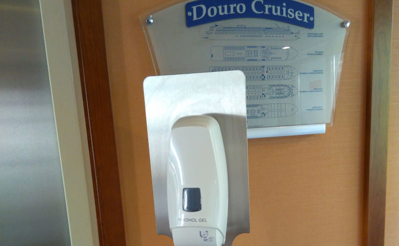 Handdesinfektion-auf-jedem-Deck