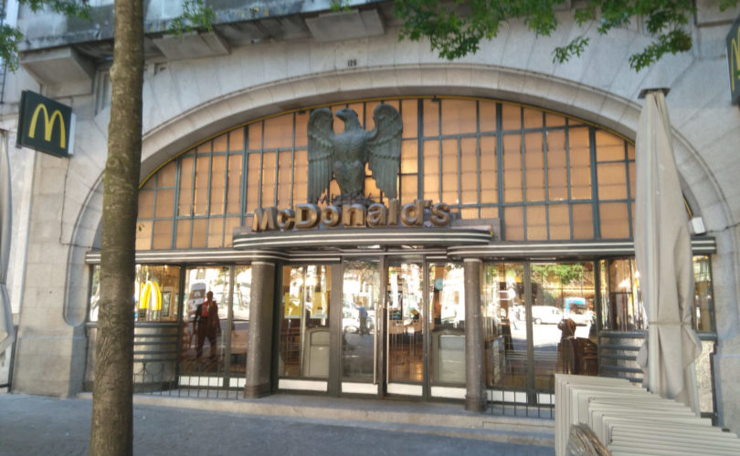 Porto-McDonalds-am Praca da Liberdade