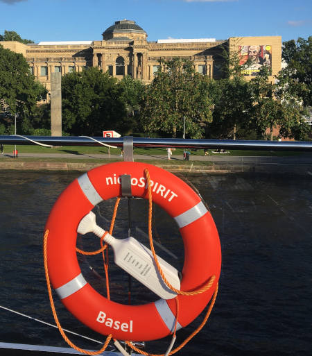 Wir starten in Frankfurt und passieren das Kunstmuseum Städel